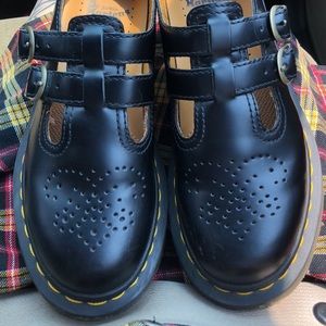 Dr. Martens Women’s size 6 Mary Jane